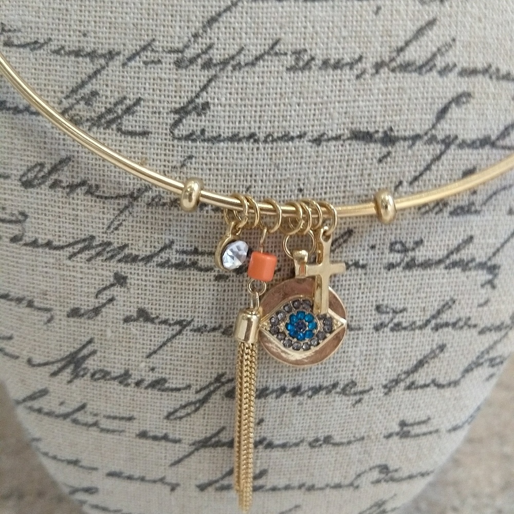 Gold tone charm wire choker necklace